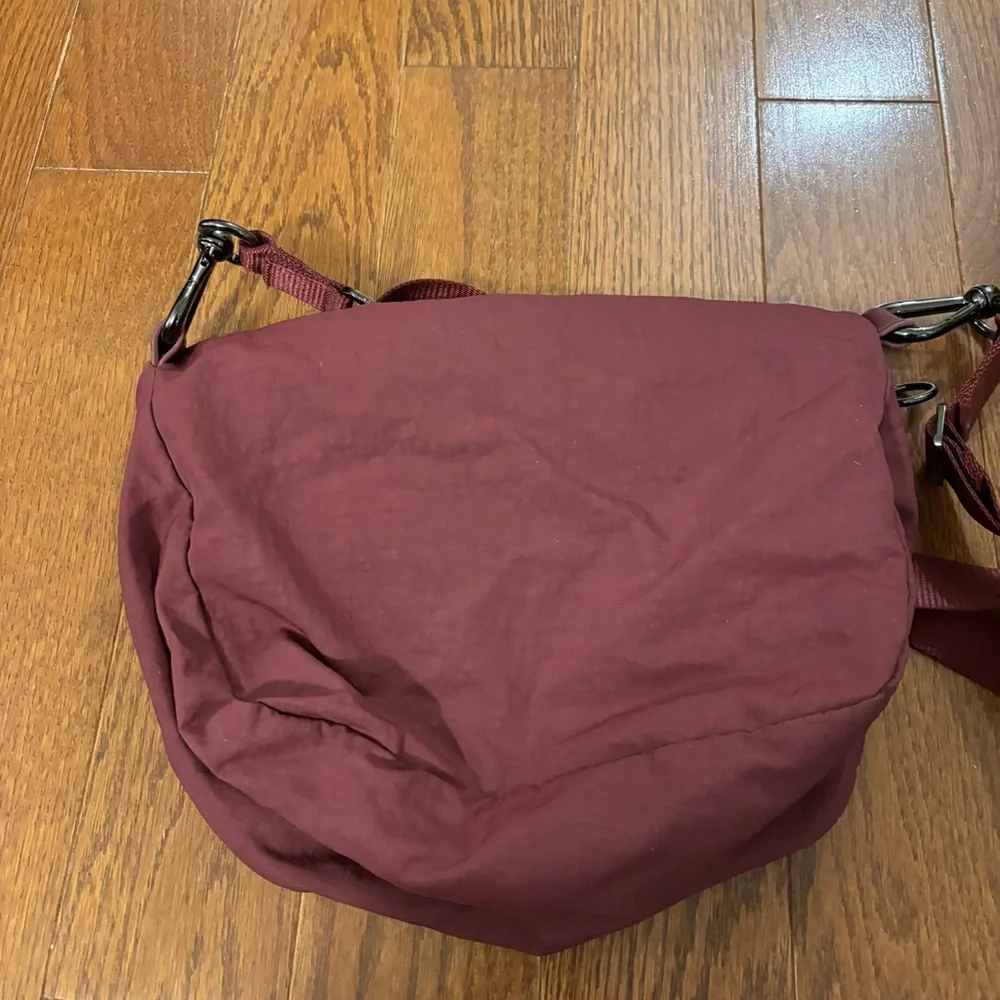 Lululemon burgundy/wine Festival cross body - Picture 2 of 6